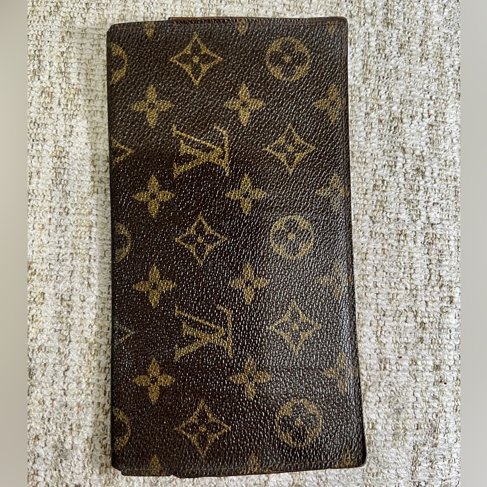LIVE: Authentic Louis Vuitton Monogram Long Wallet. Described on live show.